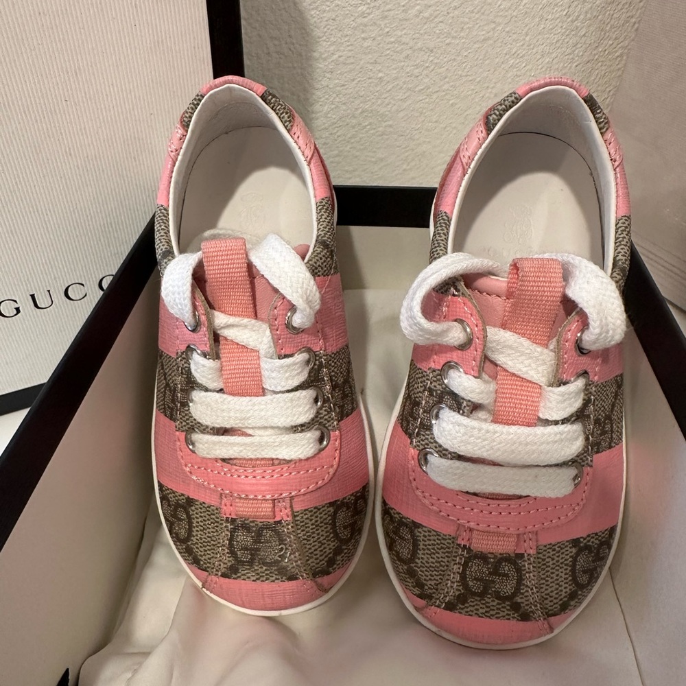Baby Gucci sneakers size 21